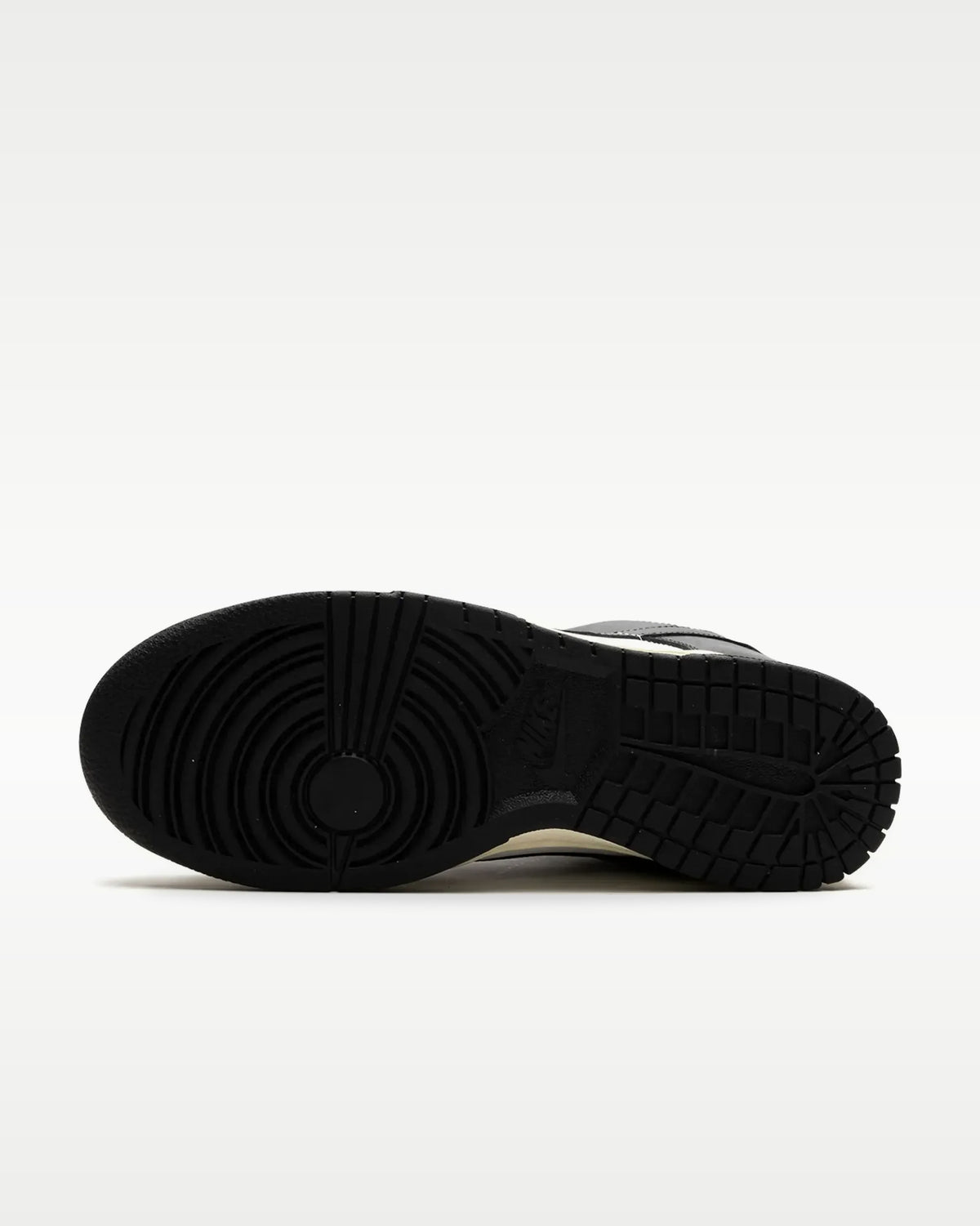 Nike Dunk Low Vintage Panda — vista 4