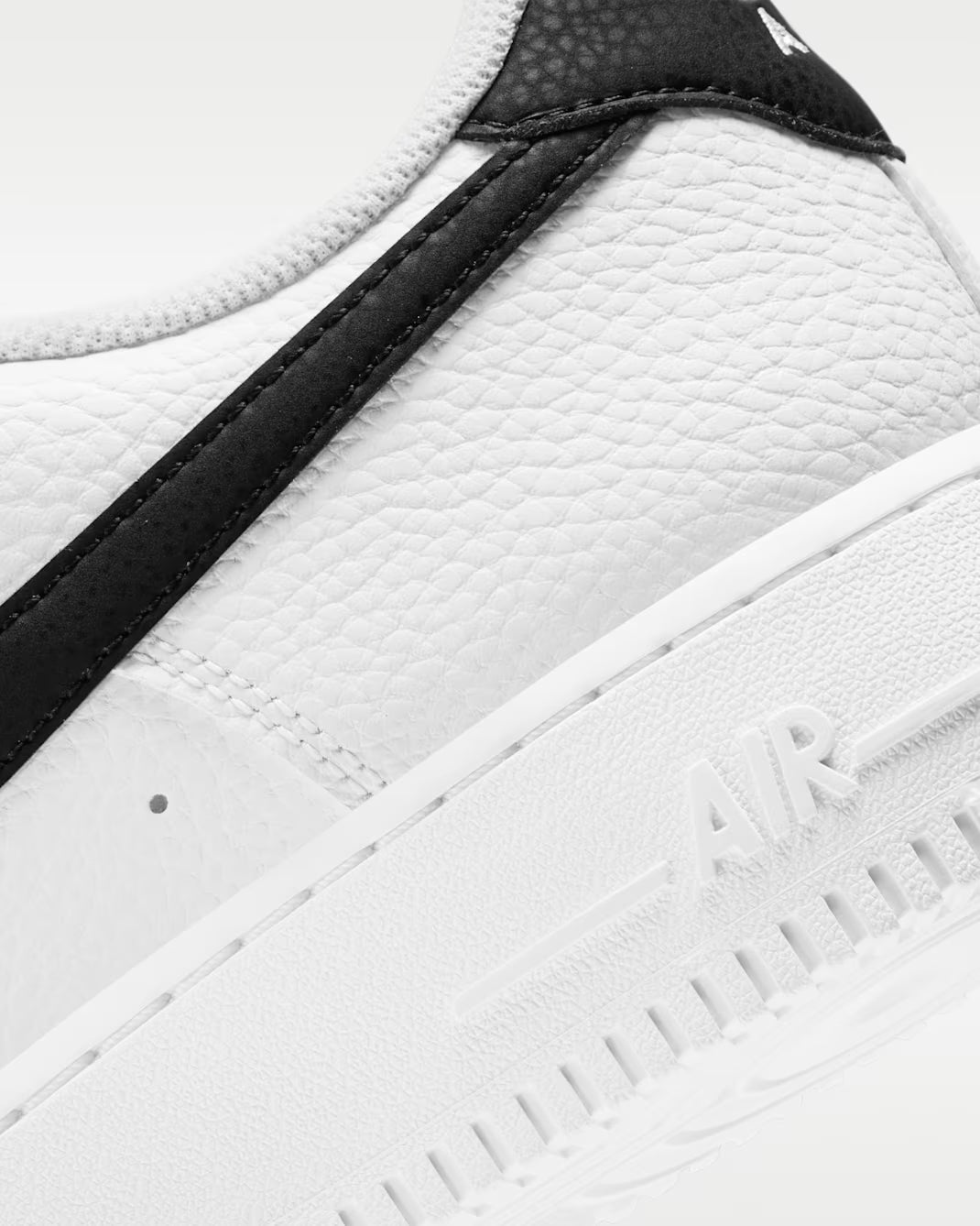 Nike Air Force 1 ‘07 Blanco / Negro