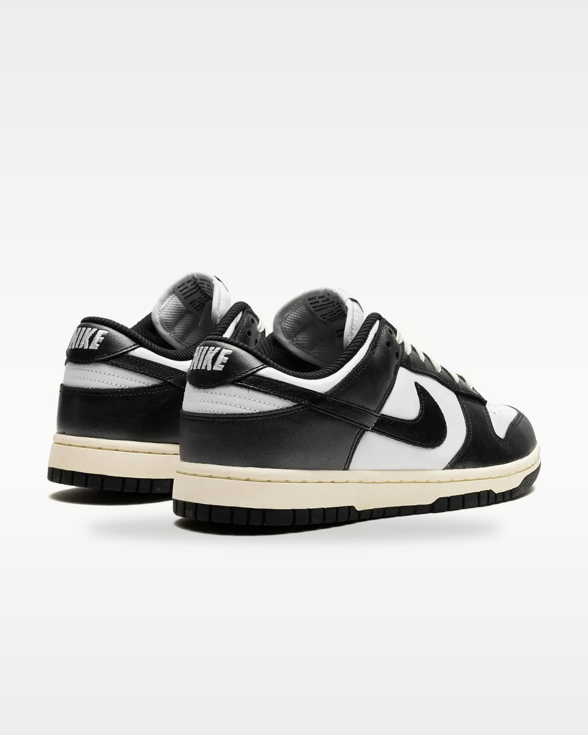 Nike Dunk Low Vintage Panda — vista 3